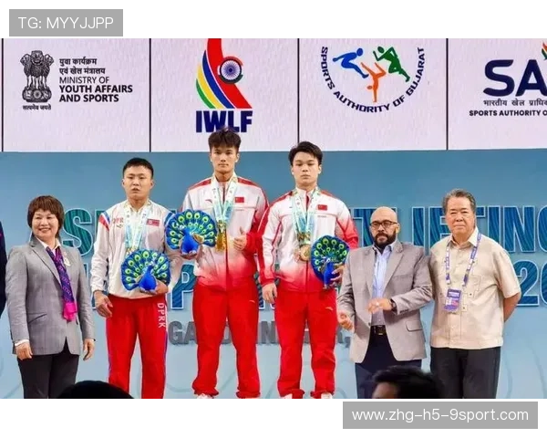 国际举重公开赛中国选手在复赛环节发挥稳定夺牌